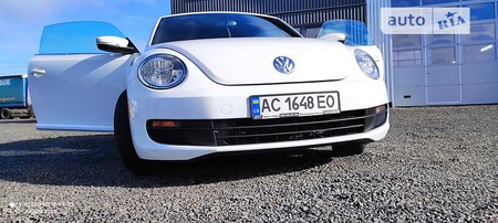 Volkswagen Beetle 2013  випуску Луцьк з двигуном 2.5 л бензин кабріолет автомат за 11900 долл. 
