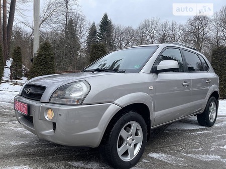 Hyundai Tucson 2006  випуску Кропивницький з двигуном 2 л бензин позашляховик механіка за 8555 долл. 