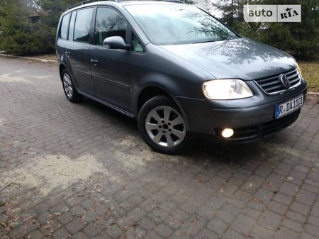 Volkswagen Touran 2006  випуску Львів з двигуном 1.4 л бензин мінівен автомат за 6400 долл. 