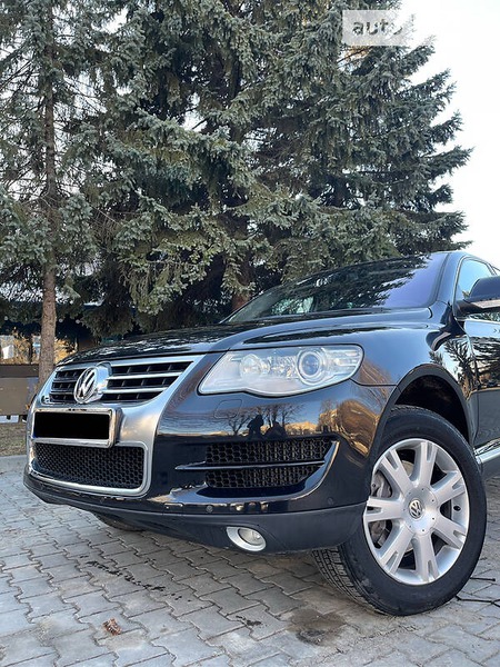 Volkswagen Touareg 2008  випуску Чернівці з двигуном 3 л дизель позашляховик автомат за 13600 долл. 