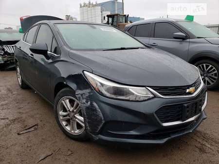 Chevrolet Cruze 2017  випуску Київ з двигуном 1.4 л бензин седан автомат за 4500 долл. 