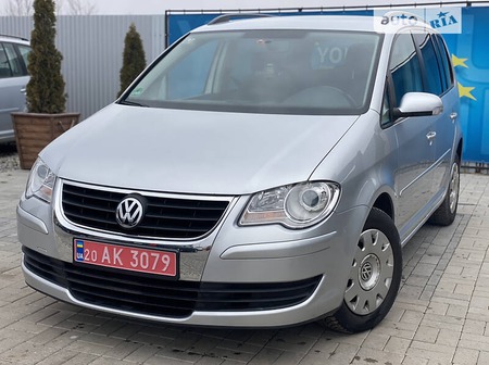 Volkswagen Touran 2008  випуску Тернопіль з двигуном 0 л дизель мінівен механіка за 8150 долл. 