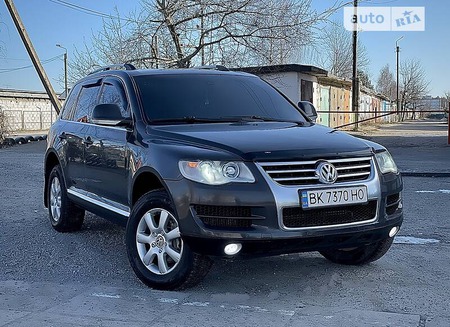 Volkswagen Touareg 2007  випуску Хмельницький з двигуном 3 л дизель позашляховик автомат за 12900 долл. 