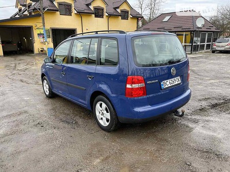 Volkswagen Touran 2004  випуску Львів з двигуном 1.6 л бензин мінівен механіка за 5550 долл. 