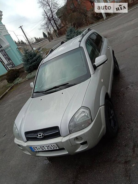 Hyundai Tucson 2006  випуску Луцьк з двигуном 2 л  позашляховик механіка за 7600 долл. 