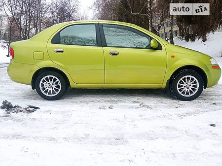 Chevrolet Aveo 2005  випуску Хмельницький з двигуном 1.5 л  седан механіка за 3300 долл. 