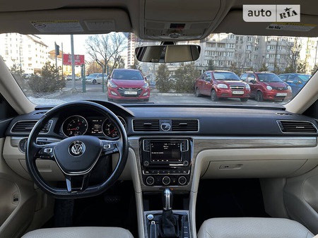 Volkswagen Passat 2016  випуску Київ з двигуном 1.8 л бензин седан автомат за 16500 долл. 