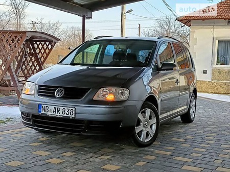 Volkswagen Touran 2006  випуску Львів з двигуном 2 л дизель мінівен автомат за 7100 долл. 