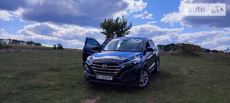 Hyundai Tucson 2017  випуску Київ з двигуном 2 л бензин позашляховик автомат за 16999 долл. 