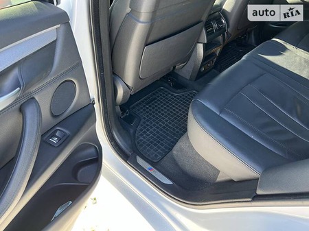 BMW X5 2015  випуску Запоріжжя з двигуном 3 л дизель позашляховик автомат за 52200 долл. 