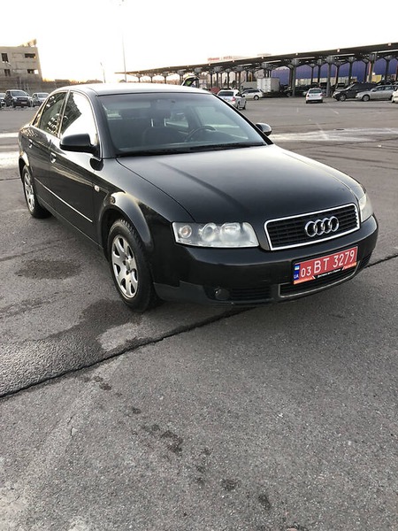 Audi A4 Limousine 2002  випуску Львів з двигуном 2 л бензин седан механіка за 5750 долл. 