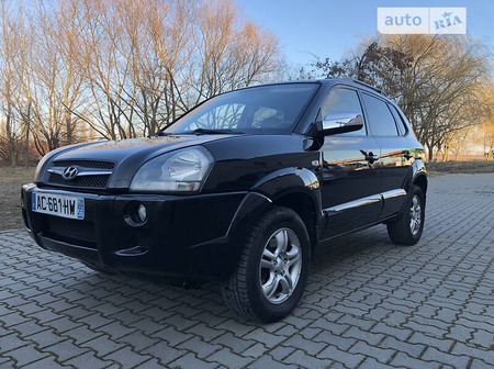 Hyundai Tucson 2008  випуску Чернівці з двигуном 2 л дизель позашляховик механіка за 9849 долл. 