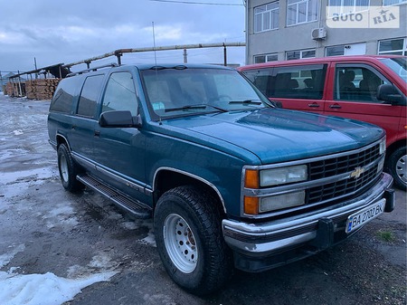 Chevrolet Suburban 1992  випуску Луцьк з двигуном 5.7 л  позашляховик автомат за 6500 долл. 