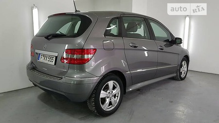 Mercedes-Benz B 200 2011  випуску Львів з двигуном 2 л дизель хэтчбек автомат за 9900 долл. 