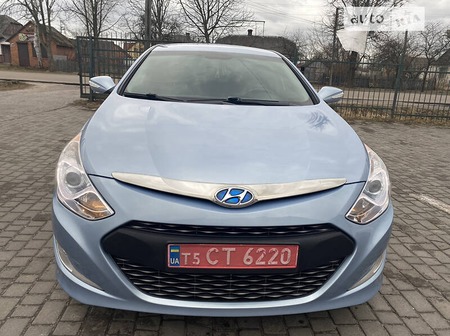 Hyundai Sonata 2012  випуску Луцьк з двигуном 2.4 л гібрид седан автомат за 10500 долл. 