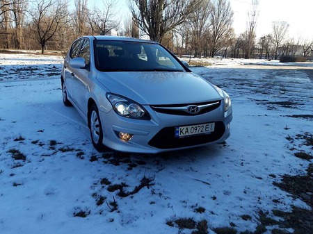 Hyundai i30 2011  випуску Дніпро з двигуном 1.4 л бензин хэтчбек механіка за 6900 долл. 