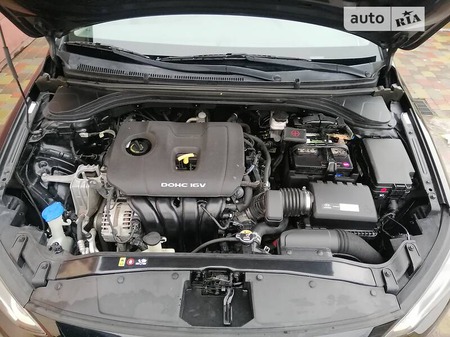 Hyundai Elantra 2016  випуску Харків з двигуном 2 л бензин седан автомат за 11000 долл. 