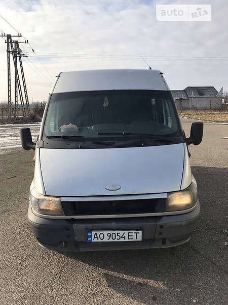 Ford Transit 2005  випуску Ужгород з двигуном 2 л дизель мінівен механіка за 5200 долл. 