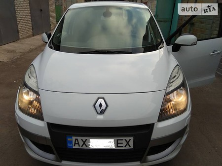 Renault Scenic 2011  випуску Харків з двигуном 1.6 л дизель мінівен механіка за 9200 долл. 
