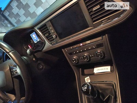 Seat Leon 2017  випуску Рівне з двигуном 1.6 л дизель універсал механіка за 14999 долл. 