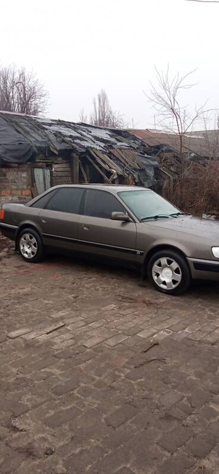 Audi 100 1991  випуску Луганськ з двигуном 2.8 л бензин седан механіка за 3600 долл. 