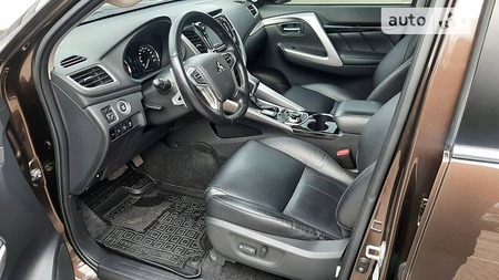 Mitsubishi Pajero Sport 2018  випуску Черкаси з двигуном 2.4 л дизель позашляховик автомат за 37500 долл. 