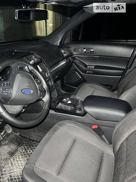 Ford Explorer 2018  випуску Івано-Франківськ з двигуном 3.7 л бензин позашляховик автомат за 18999 долл. 