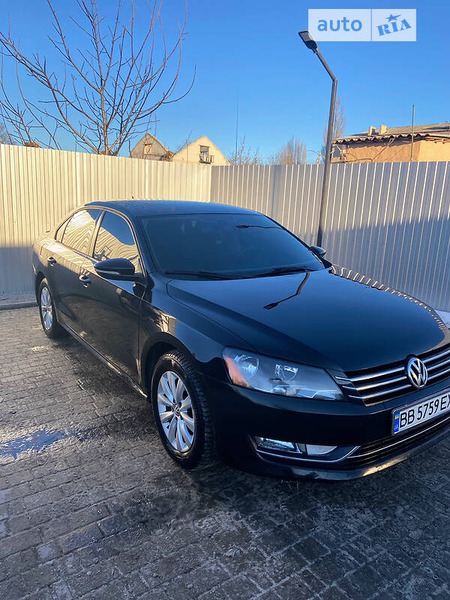 Volkswagen Passat 2012  випуску Луганськ з двигуном 2.5 л бензин седан автомат за 10200 долл. 