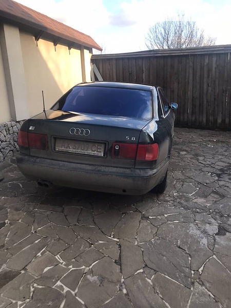 Audi S8 1999  випуску Харків з двигуном 4.2 л  седан автомат за 3500 долл. 