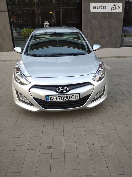 Hyundai i30 2014  випуску Ужгород з двигуном 1.6 л дизель універсал механіка за 9300 долл. 