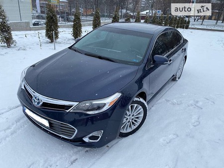 Toyota Avalon 2013  випуску Кропивницький з двигуном 2.5 л гібрид седан автомат за 16500 долл. 