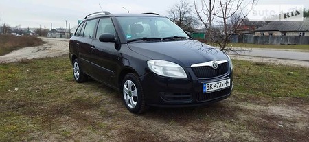 Skoda Fabia 2009  випуску Харків з двигуном 1.4 л бензин універсал механіка за 6100 долл. 