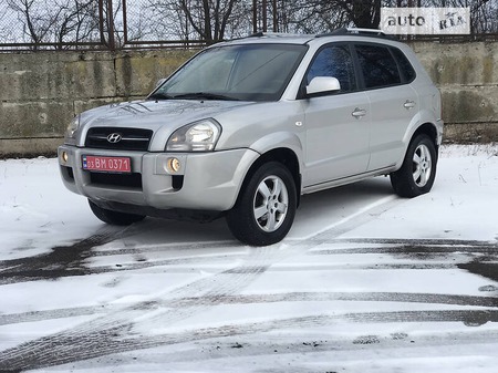 Hyundai Tucson 2006  випуску Луцьк з двигуном 2 л  позашляховик механіка за 7800 долл. 