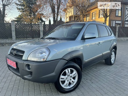 Hyundai Tucson 2006  випуску Луцьк з двигуном 0 л бензин позашляховик механіка за 8350 долл. 