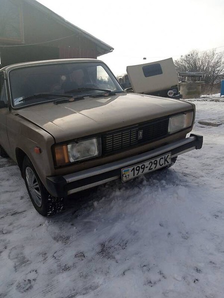 Lada 2105 1988  випуску Чернігів з двигуном 0 л бензин седан механіка за 31000 грн. 