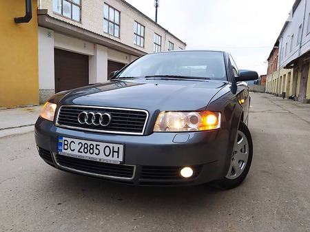 Audi A4 Limousine 2003  випуску Львів з двигуном 2 л бензин седан  за 6100 долл. 