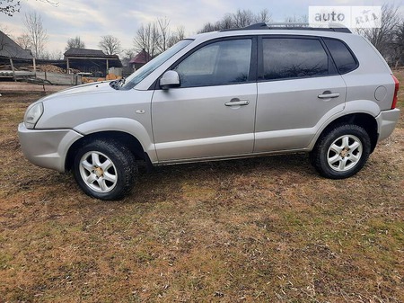 Hyundai Tucson 2007  випуску Чернівці з двигуном 2 л дизель позашляховик механіка за 8500 долл. 