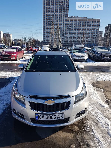 Chevrolet Cruze 2014  випуску Київ з двигуном 1.4 л бензин седан автомат за 8000 долл. 
