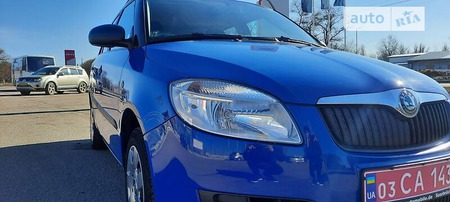 Skoda Fabia 2010  випуску Кропивницький з двигуном 1.2 л бензин універсал механіка за 5499 долл. 