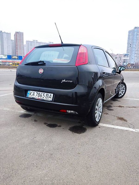 Fiat Grande Punto 2008  випуску Київ з двигуном 1.4 л бензин седан автомат за 4750 долл. 