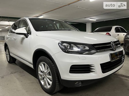 Volkswagen Touareg 2014  випуску Київ з двигуном 3.6 л бензин позашляховик автомат за 20700 долл. 