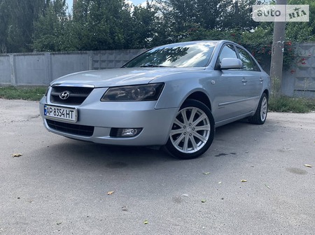 Hyundai Sonata 2005  випуску Запоріжжя з двигуном 2.4 л  седан механіка за 7000 долл. 