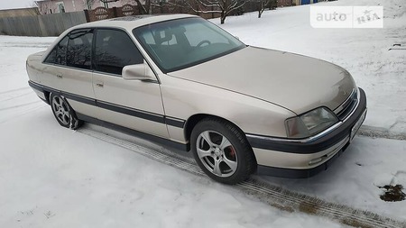 Opel Omega 1992  випуску Луганськ з двигуном 2 л  седан механіка за 3200 долл. 