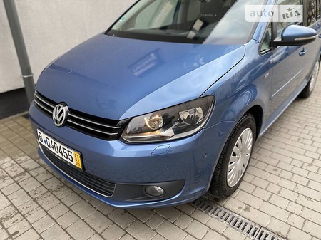 Volkswagen Touran 2013  випуску Луцьк з двигуном 0 л дизель мінівен автомат за 14350 долл. 