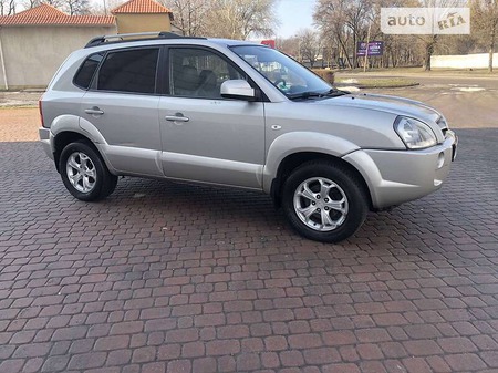 Hyundai Tucson 2009  випуску Дніпро з двигуном 2 л  позашляховик механіка за 9700 долл. 