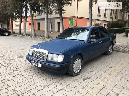 Mercedes-Benz E 240 1988  випуску Хмельницький з двигуном 2.4 л  седан механіка за 2300 долл. 