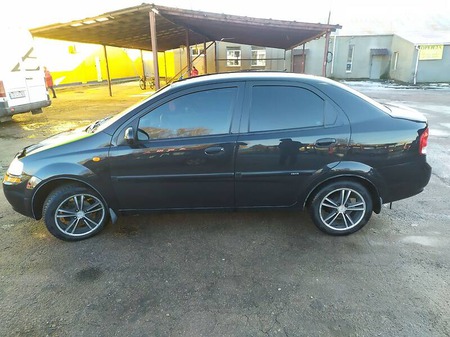 Chevrolet Aveo 2005  випуску Чернігів з двигуном 1.5 л  седан механіка за 3850 долл. 