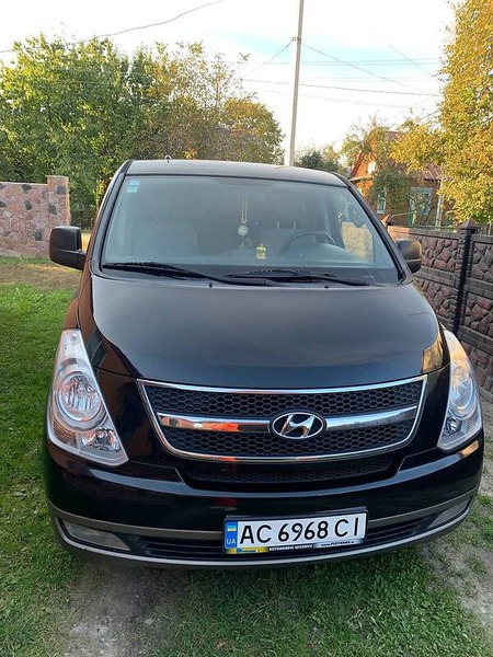 Hyundai H-1 2010  випуску Луцьк з двигуном 2.5 л дизель мінівен механіка за 12500 долл. 