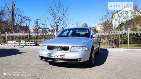 Audi A4 Limousine 2000  випуску Львів з двигуном 1.8 л  седан  за 4900 долл. 