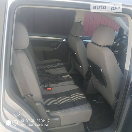 Volkswagen Touran 2009  випуску Львів з двигуном 2 л дизель мінівен автомат за 8500 долл. 